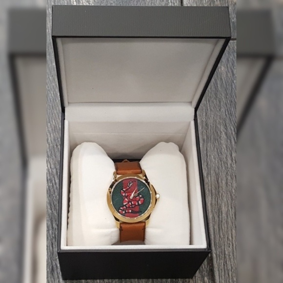 NWT Authentic Gucci Red and Green Two Tone Watch - Picture 4 of 4